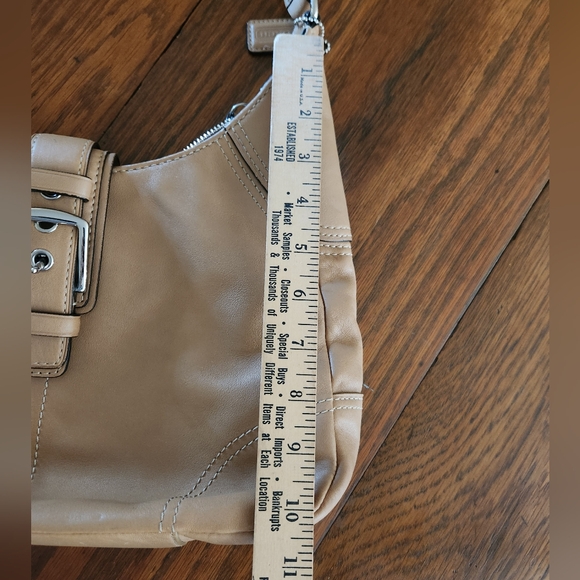 Coach Hamptons Big Buckle Medium Beige Leather Hobo F11197 - Picture 7 of 16